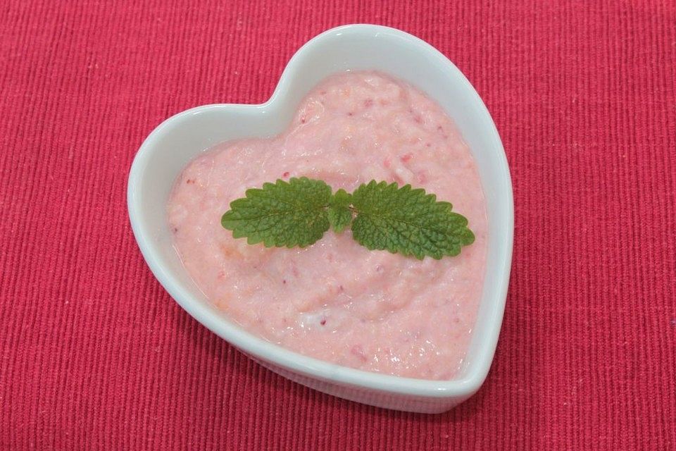 Creme mit Erdbeeren