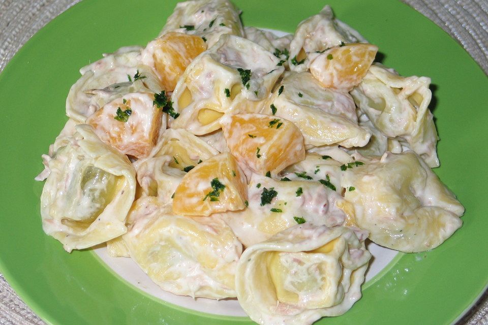 Tortellinisalat mit Pfirsich und Thunfisch