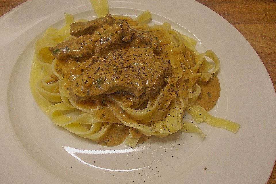 Rinderfilet in Weißweinsahnesauce mit Nudelnestern