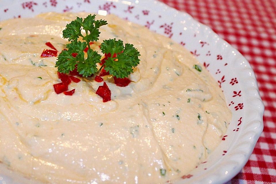 Rote Feta-Creme mit Chiliöl