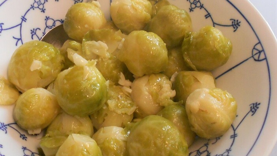 Rosenkohl mit Knoblauch, Chili und Zitrone von Sivi Rosenkohl mit Knoblauch, Chili und Zitrone von Sivi