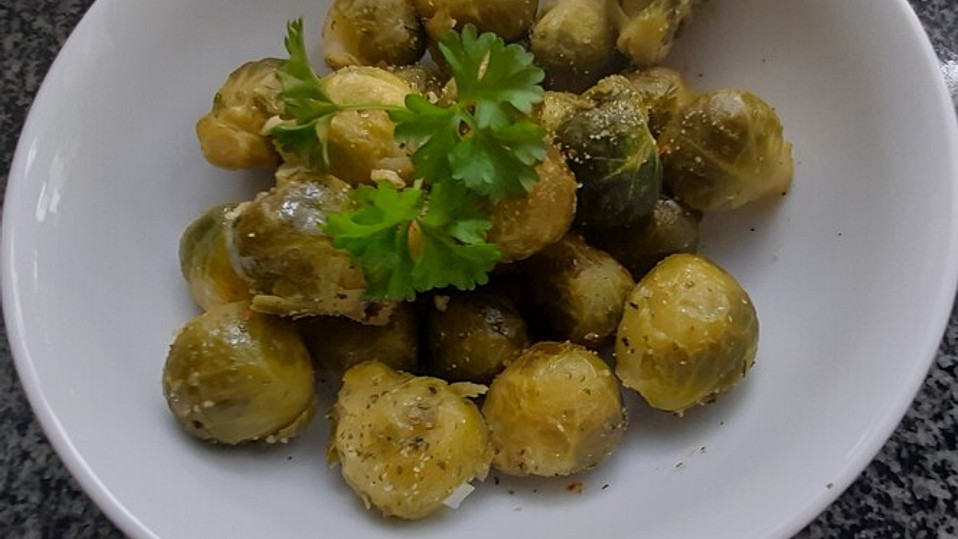 Rosenkohl mit Knoblauch, Chili und Zitrone von Sivi Rosenkohl mit Knoblauch, Chili und Zitrone von Sivi