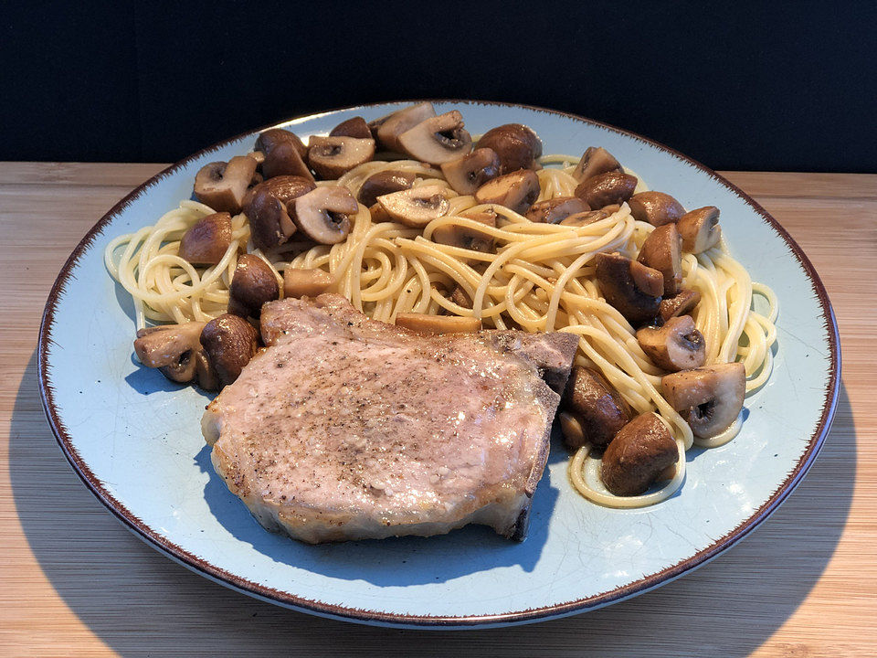 Koteletts mit Champignons und Spaghetti von Monika359| Chefkoch