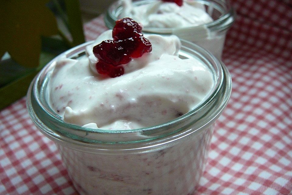 Quarkcreme mit Preiselbeeren