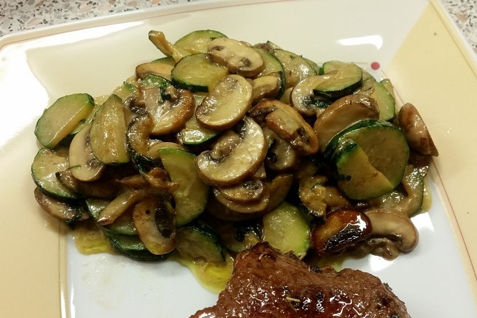 Zucchini-Champignon-Ragout