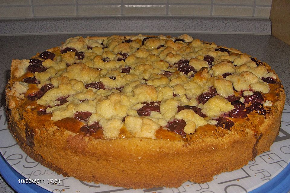 Pfirsich-Kirsch Kuchen mit Rahmguss und Streuseln