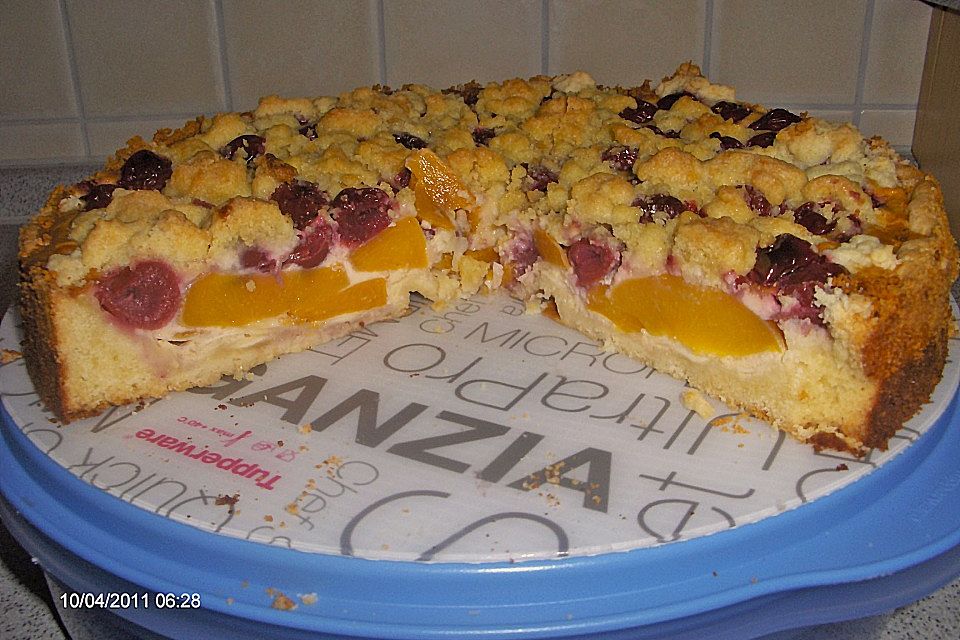 Pfirsich-Kirsch Kuchen mit Rahmguss und Streuseln