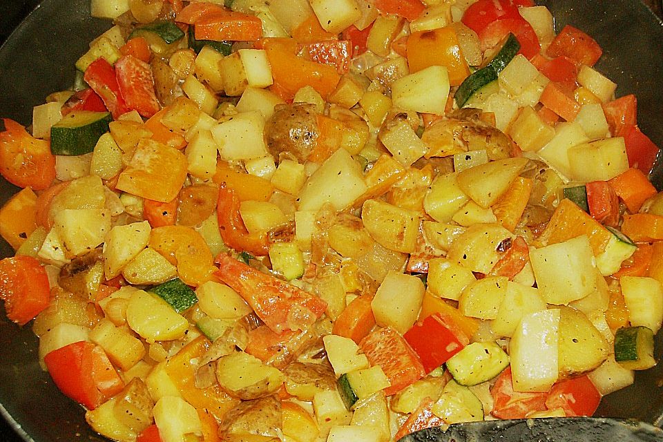 Herbstliche Kartoffel - Gemüse Pfanne mit Pastinaken