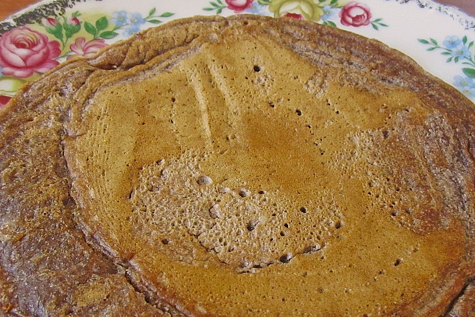 Schokoladen-Kokos-Pfannkuchen mit Banane