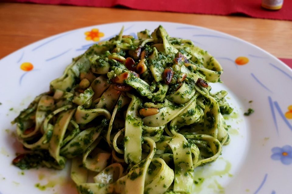 Nudel-Thunfisch-Salat mit Salsa verde