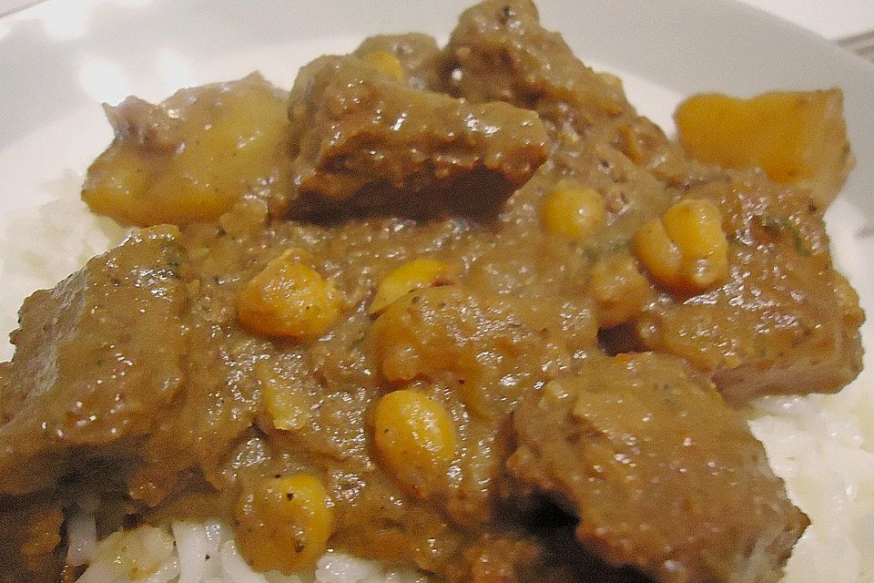 Karibisches Rindfleischcurry mit Kartoffeln und Kichererbsen