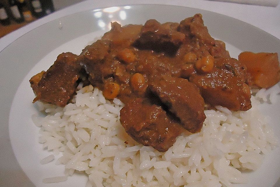 Karibisches Rindfleischcurry mit Kartoffeln und Kichererbsen