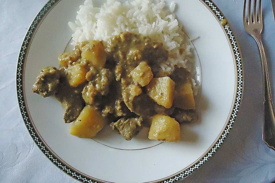 Karibisches Rindfleischcurry mit Kartoffeln und Kichererbsen