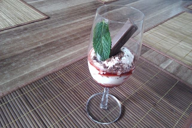 Joghurt-Topfen-Terrine mit Erdbeersauce von Edy34| Chefkoch