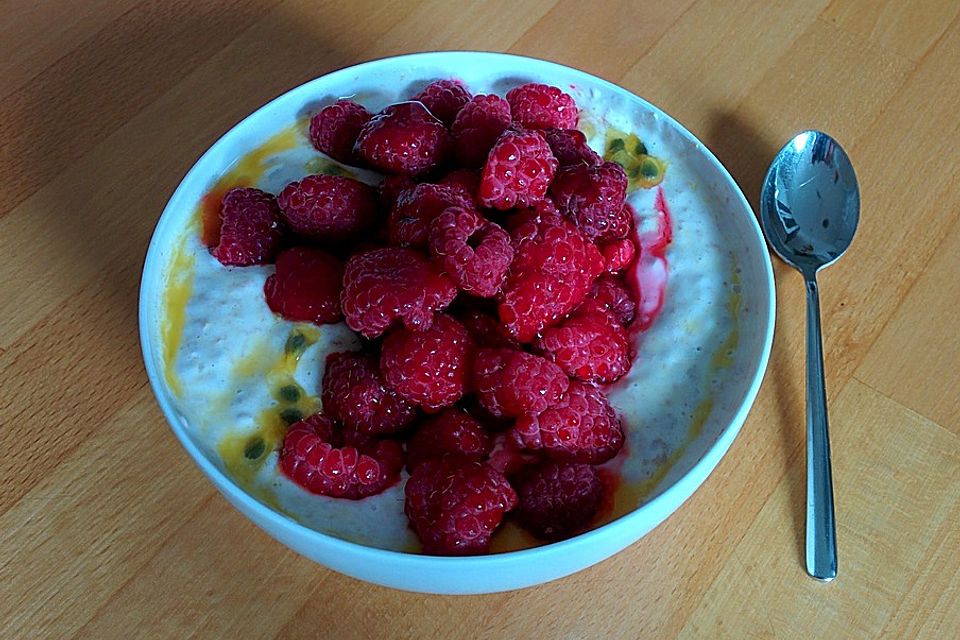 Himbeer-Quark mit Apfel, Leinsamen und Goji-Beeren