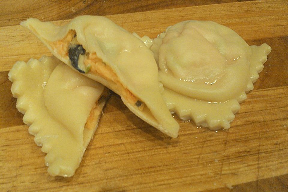 Ravioli gefüllt mit Süßkartoffeln und Ricotta