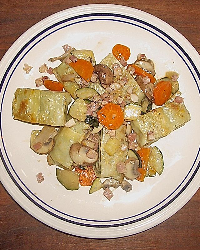 Maultaschenpfanne mit Gemüse