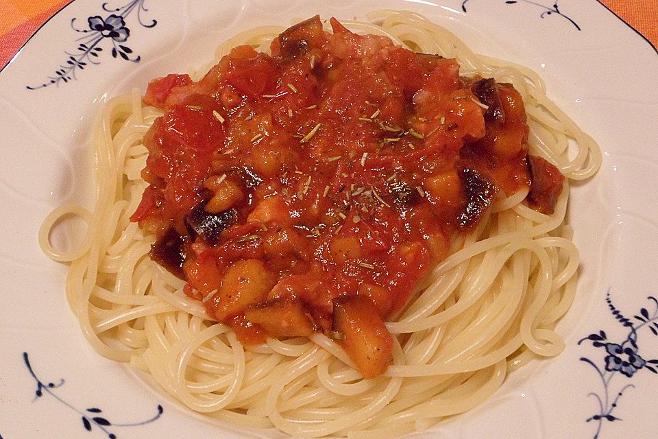 Schnelle Spaghetti mit Auberginen und Tomaten