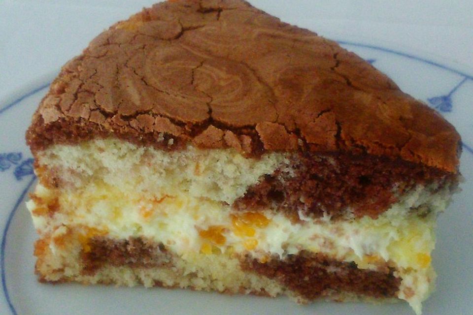 Biskuittorte mit Quark-Obst-Füllung