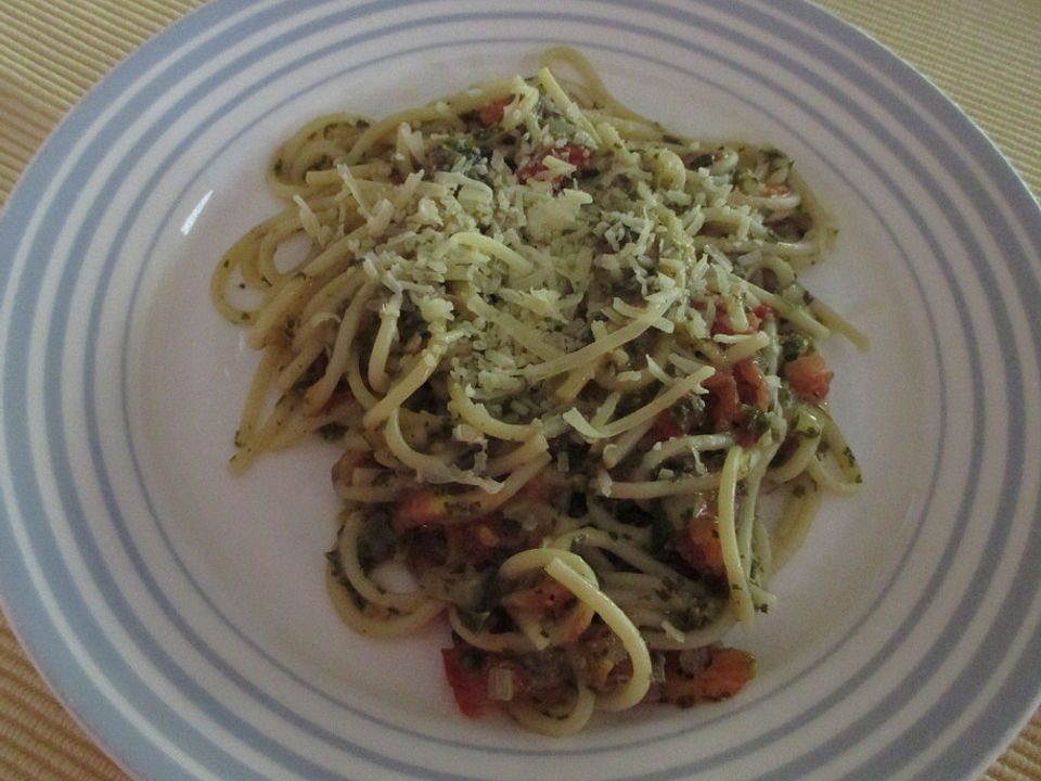 Spaghetti mit Knoblauch, Tomaten und Basilikum von Haselmaus00| Chefkoch