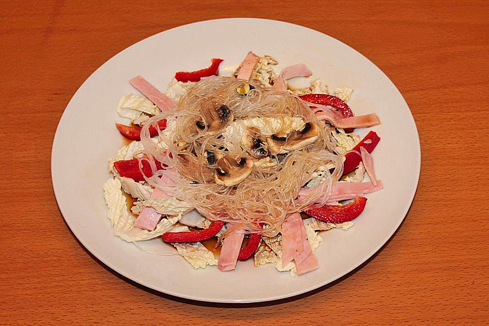 Glasnudelsalat mit Chinakohl und Pilzen