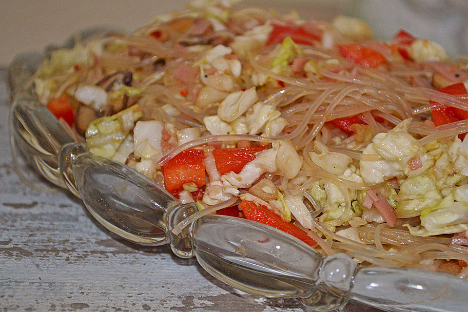 Glasnudelsalat mit Chinakohl und Pilzen