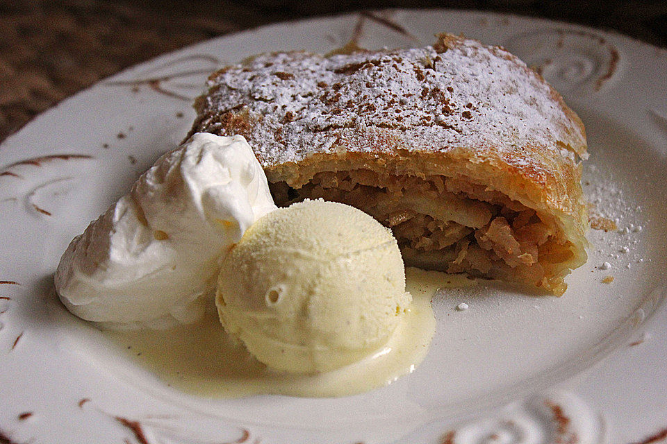 Apfelstrudel mit Blätterteig