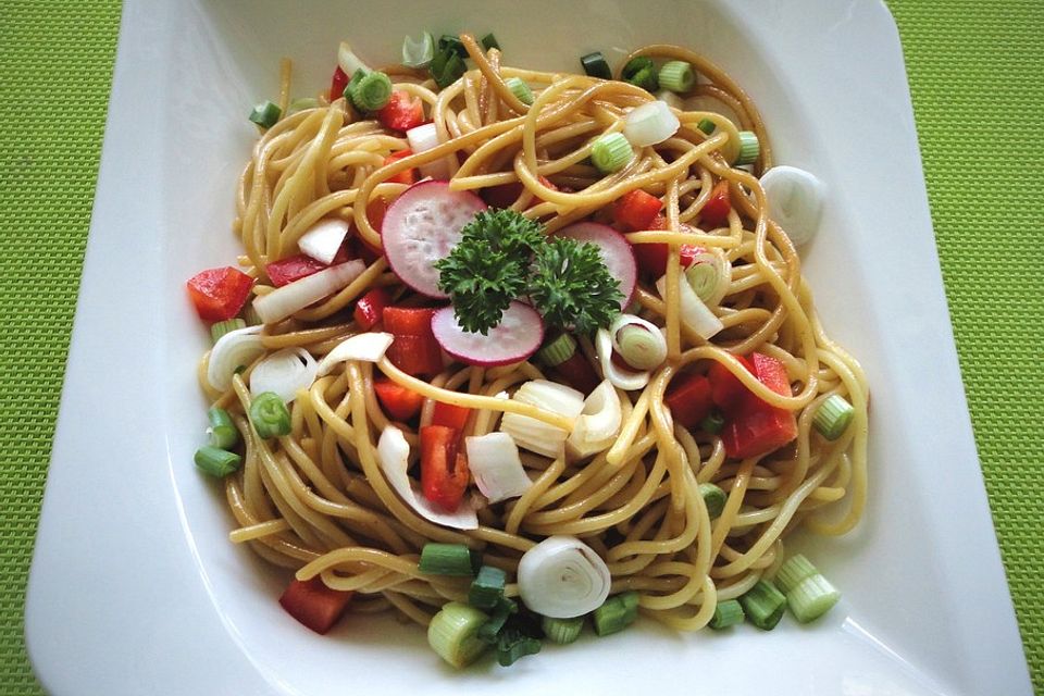 Spaghetti - Salat asiatisch