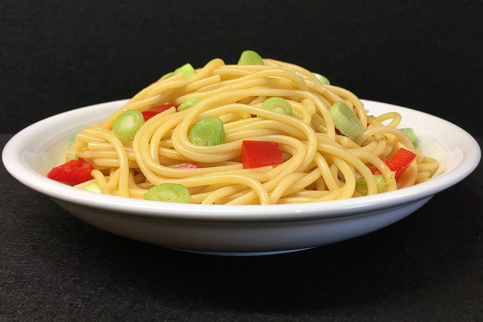 Spaghetti - Salat asiatisch