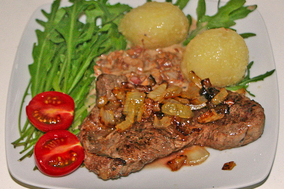 Herbstliche Pfanne mit Rindfleisch, Pfifferlingen und Gnocchi