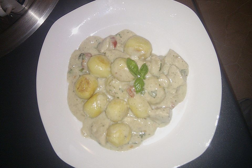 Gnocchi in Weißwein-Sahne-Sauce mit Hähnchenbrustfilet