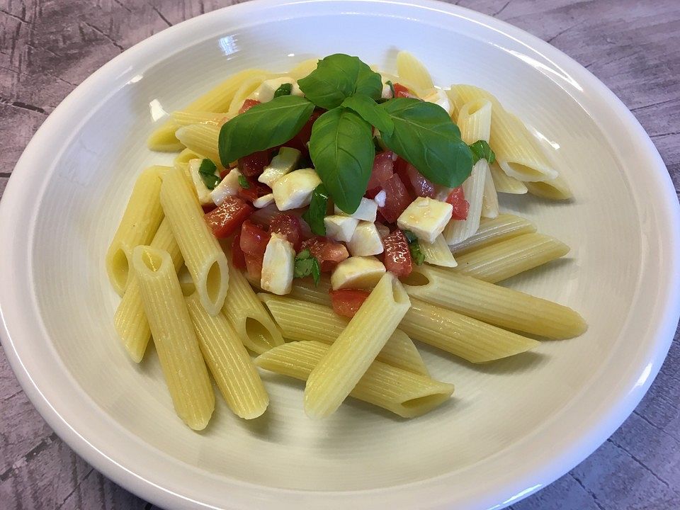 Kalte Tomaten-Mozzarella Pastasauce von Chef-Köchin| Chefkoch