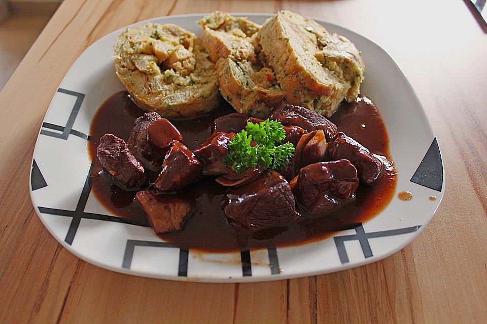 Kalbsragout in Rotwein