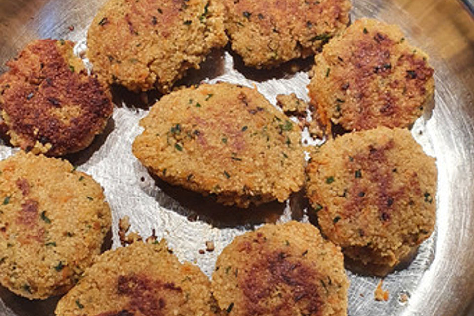 Couscousbratlinge mit Karotten Couscousbratlinge mit Karotten