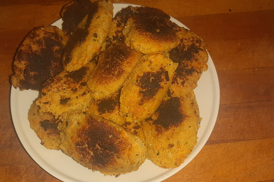 Couscousbratlinge mit Karotten Couscousbratlinge mit Karotten