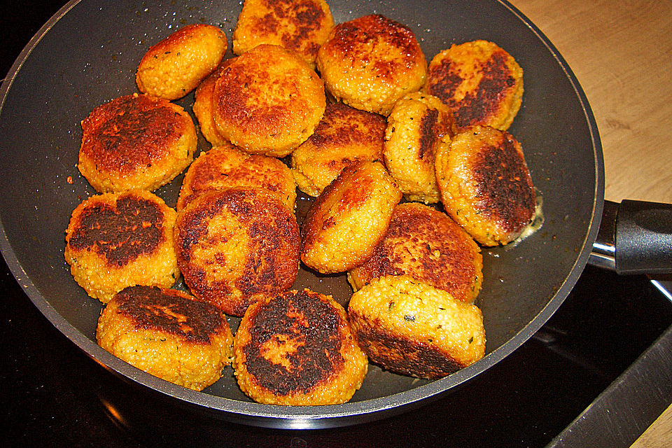 Couscousbratlinge mit Karotten Couscousbratlinge mit Karotten