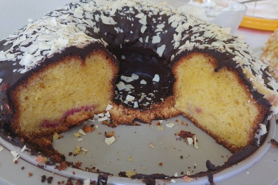 Napfkuchen mit Orangensaft