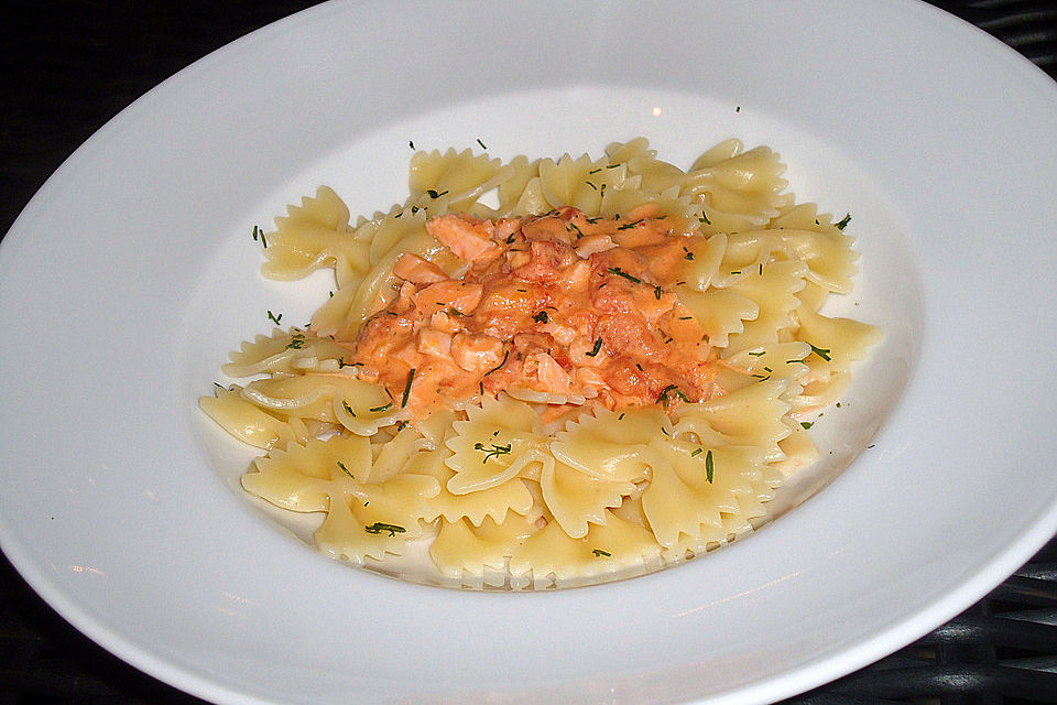 Farfalle mit Räucherlachssoße à la Gabi