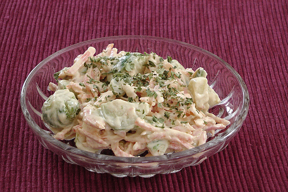 Knackiger Karotten-Rosenkohl-Salat