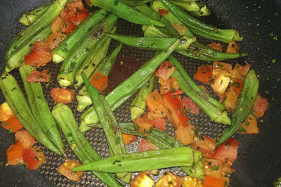 Pikantes Okra-Tomaten-Gemüse