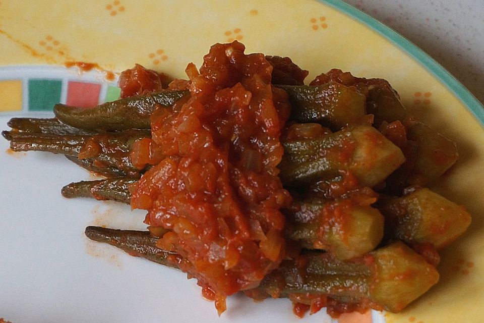 Pikantes Okra-Tomaten-Gemüse