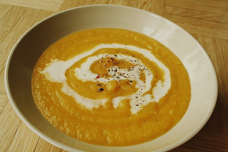 Kartoffel-Lauch-Suppe mit Möhren