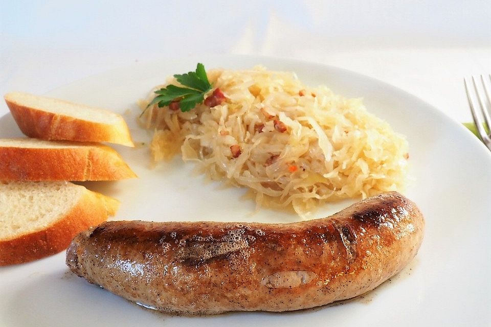 Sauerkraut mit Bratwurst