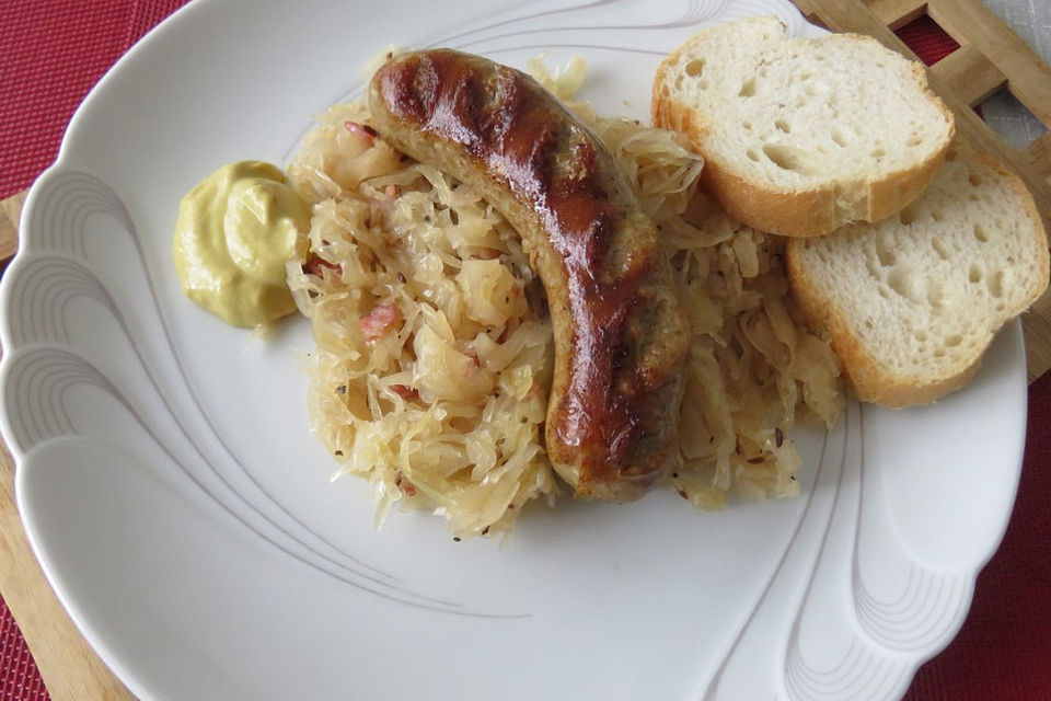 Sauerkraut mit Bratwurst