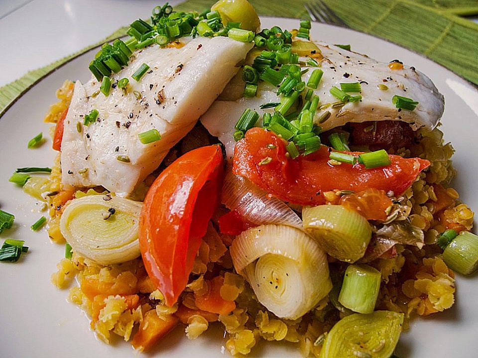 Fisch mit Lauch und Tomaten auf Linsenbett von KatsuDon| Chefkoch
