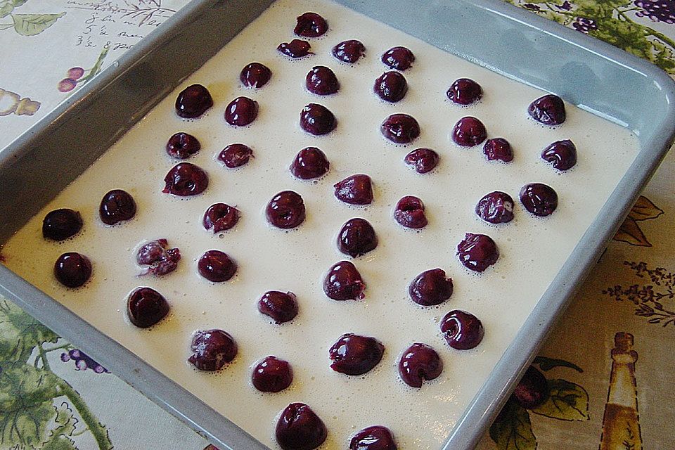 Kirschpfannkuchen aus dem Backofen Kirschpfannkuchen aus dem Backofen