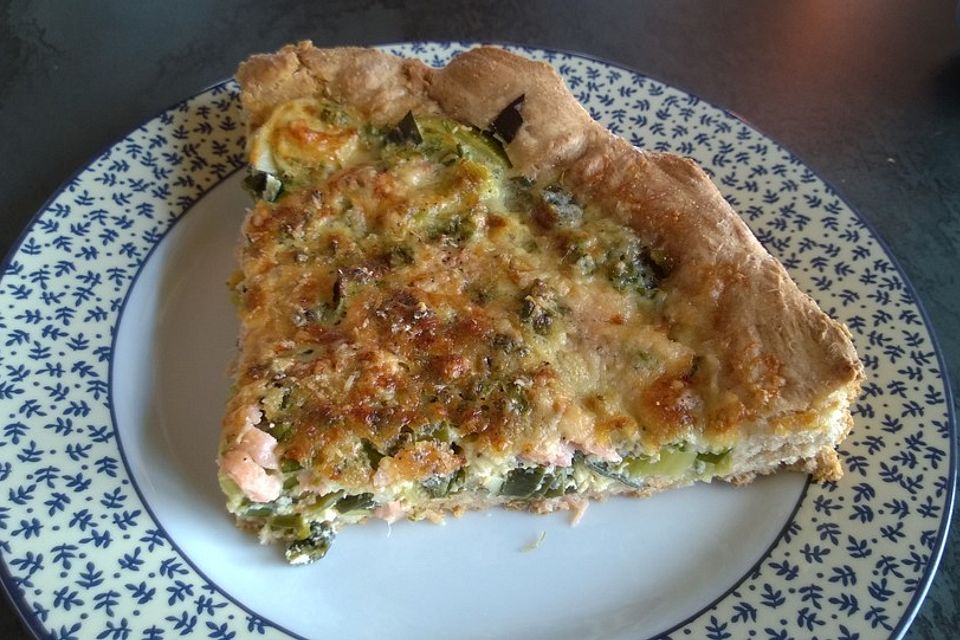 Lauch-Quiche mit Spinat und Lachs