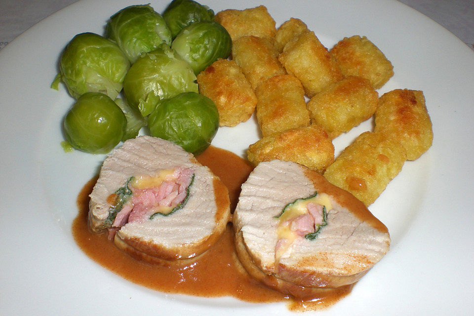 Gefülltes Schweinefilet in Salbeisauce