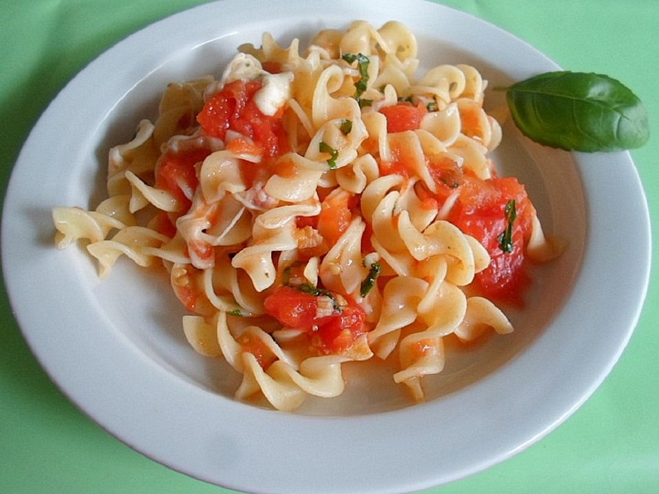 Mozzarella-Tomaten-Soße zu Fusilli von Cookie| Chefkoch
