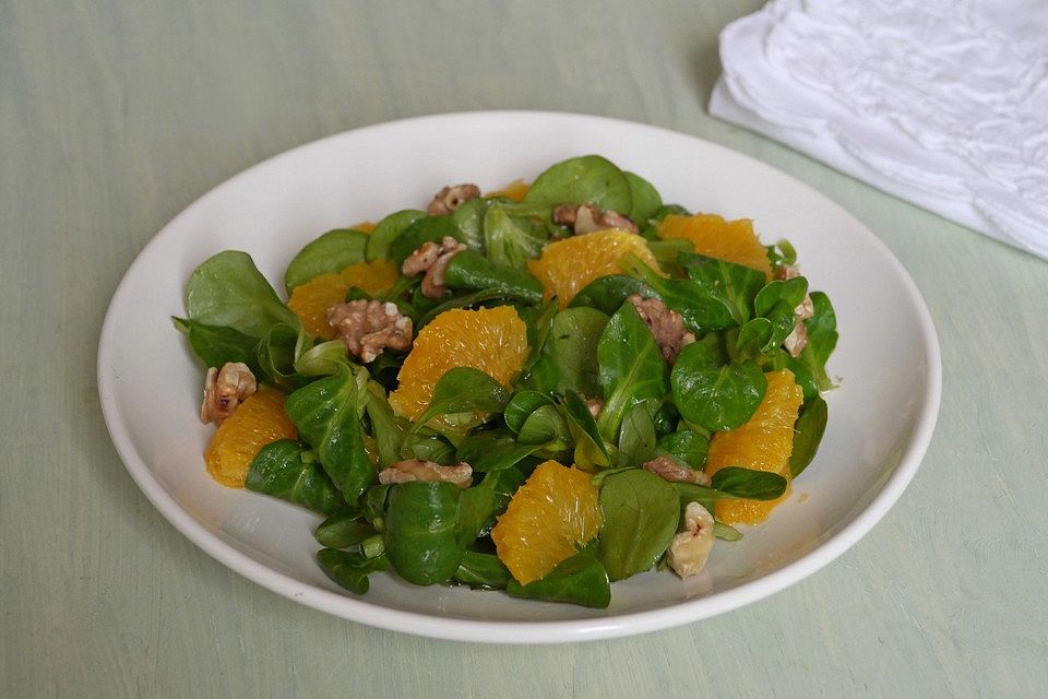 Feldsalat mit Orangen und Sonnenblumenkernen